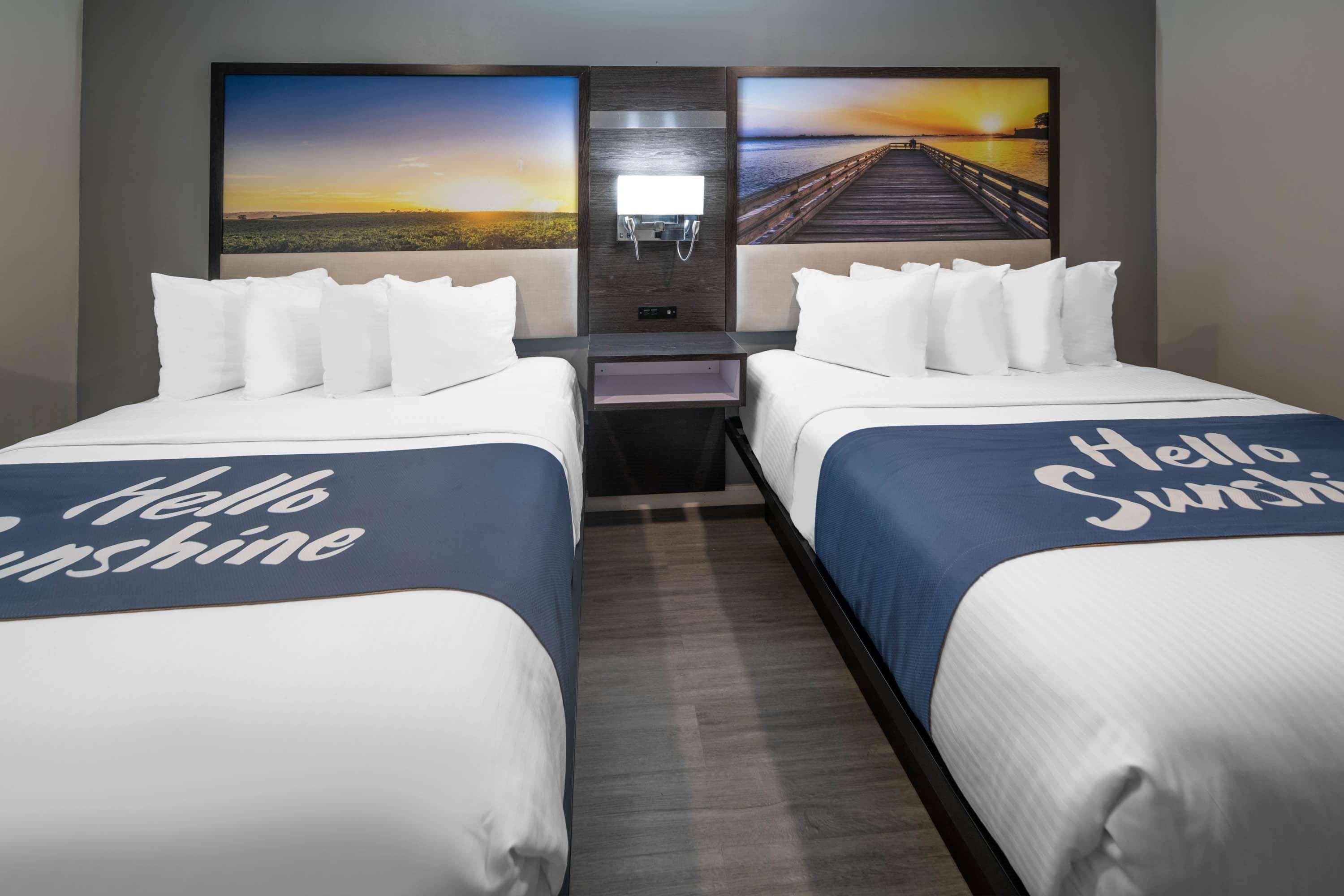 Days Inn By Wyndham Galt - Elk Grove South Exterior foto