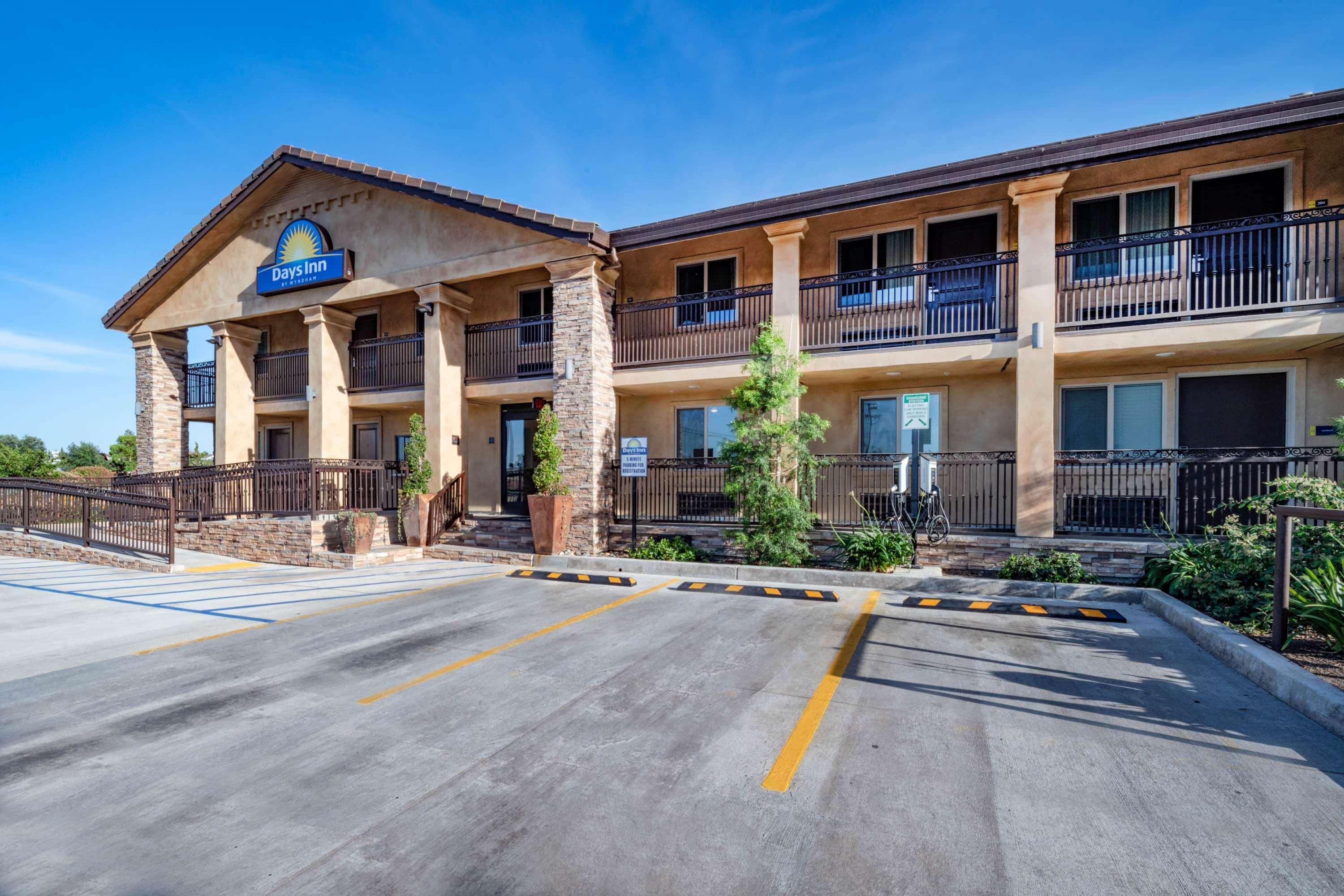 Days Inn By Wyndham Galt - Elk Grove South Exterior foto
